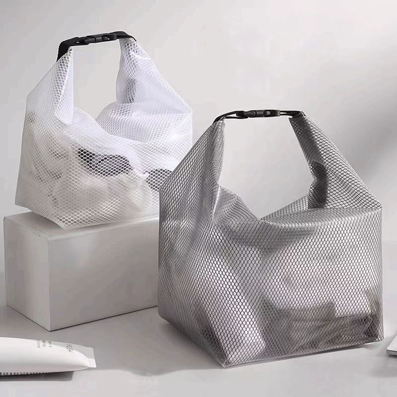 화이트와 그레이 반투명 메쉬 방수 가방